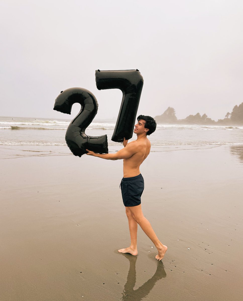 ladivaza's tweet image. 27 por fin!!!! Ya no soy una niña, pero tampoco una mujer🖤