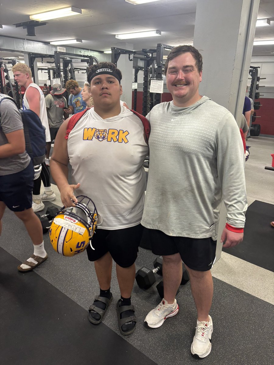yomike726's tweet image. Had a great day at Huntingdon College!!
@JustinEllis22
@CoachLAoneal12
@TyHardnett
@alfonzojalen
@HawksFootball
@HCHawksSports