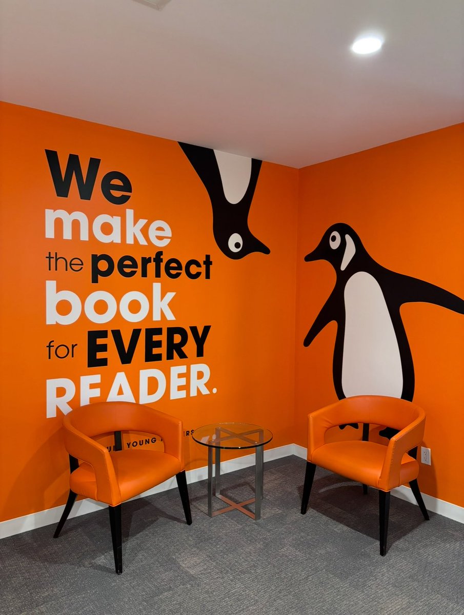 cassidymgraham's tweet image. Today is my 1-year anniversary at The Open Field and Penguin Life! I’ve enjoyed every second of it, and am so grateful to work with such amazing colleagues, and to edit books that are putting a net good into the world. Here’s to another year of reading well and living well ✨☀️📖