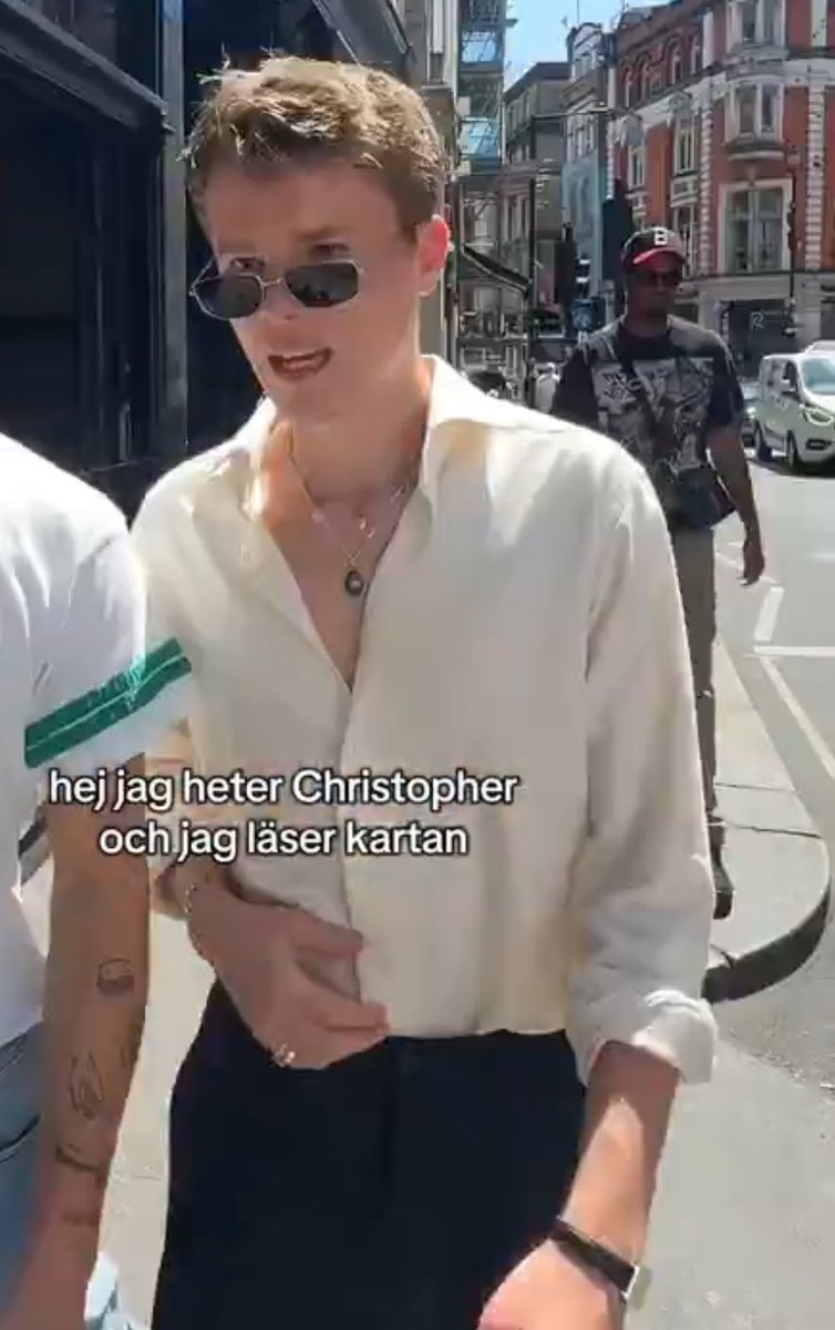 i'm a whore for men with open shirts and necklaces in the summer or something... you might not get it but at least omar rudberg gets me