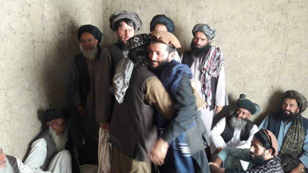 Kapisa eyaletinde iki aile arasında 15 yıldır süren husumet, yerel yetkililer, din alimleri ve aşiret büyüklerinin arabuluculuğuyla sona erdi.