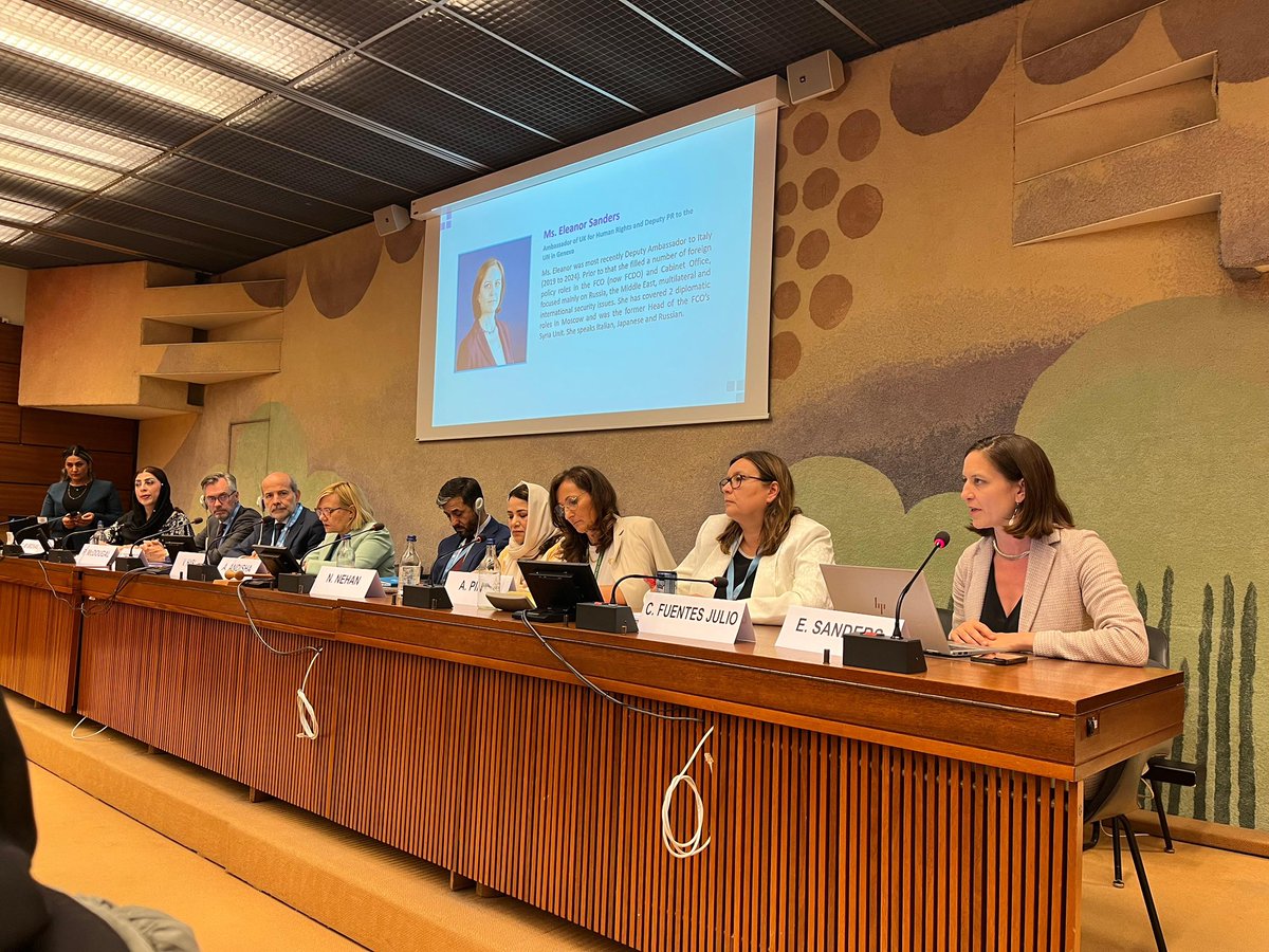 ESandersFCDO's tweet image. It’s hard to overstate the way rights & freedoms have been destroyed by the Taliban.
At @UN_HRC this week I met brave Afghan women working to highlight the situation: many women essentially prisoners in their homes, no access to income. We cannot overlook this awful repression.