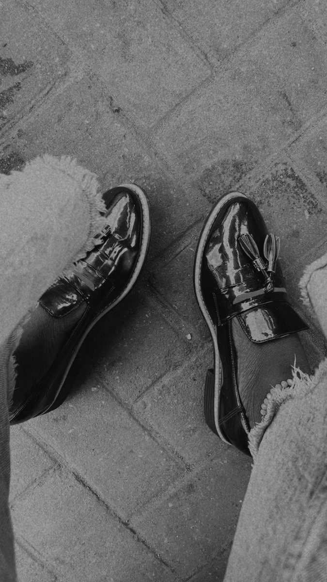 WinFavorite's tweet photo. Little Shoe 👞
I travel roads both near and far,
Chasing dreams where your footsteps are.
Worn and silent, brave and true 
Life’s a journey, and I’m your shoe.

Pen Down 📝 https://t.co/c92haBIPMa
