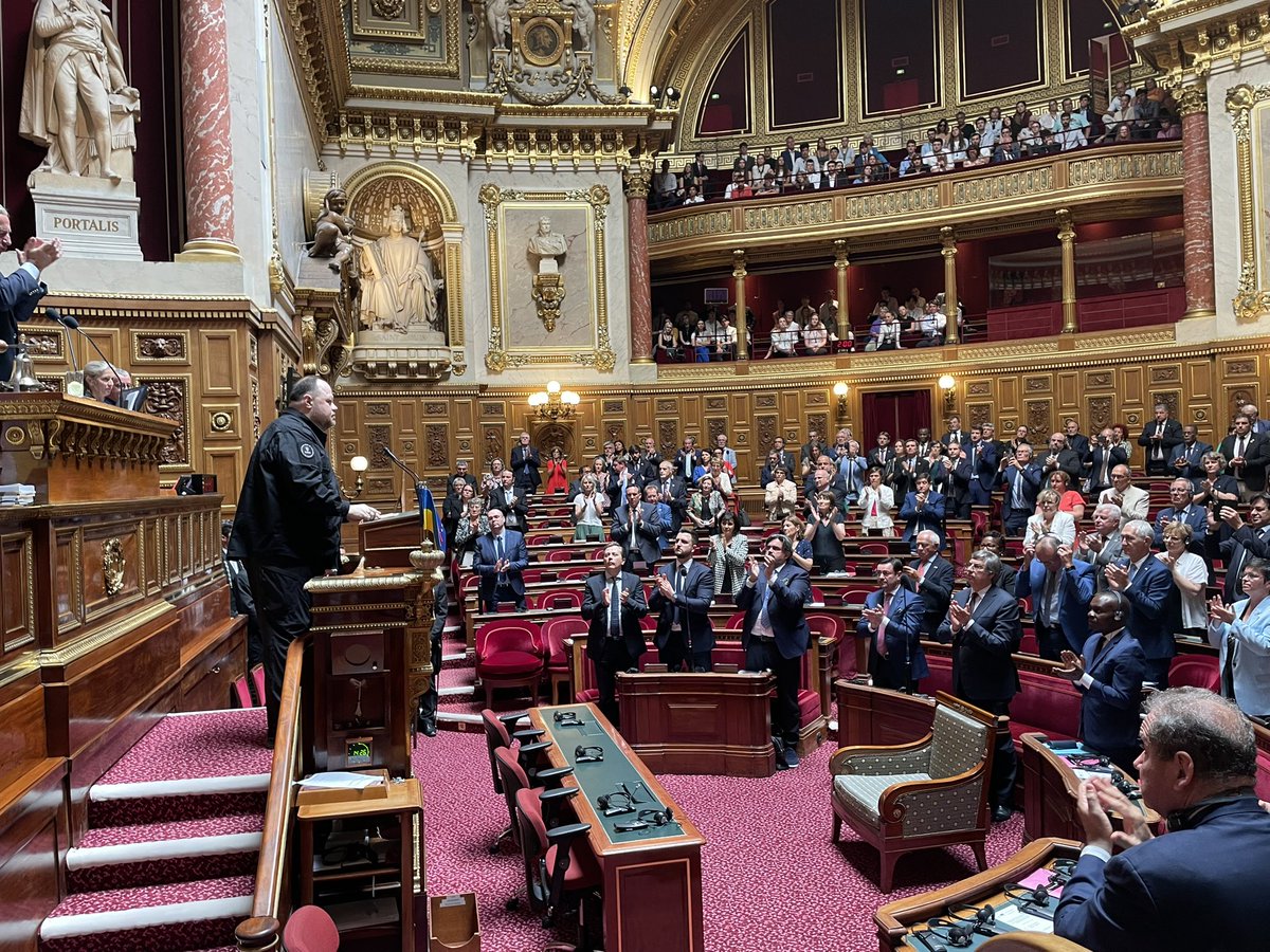 Ambassade d'Ukraine en France (@ukrinfra) on Twitter photo En visite à Paris <a href="/r_stefanchuk/">Ruslan Stefanchuk</a>, Président de la <a href="/verkhovna_rada/">Верховна Рада України</a>, s’est adressé au <a href="/Senat/">Sénat</a> en faisant référence à l’Appel du 18 juin, 85 ans après celui du général de Gaulle, exhortant la France à défendre l’Ukraine avec autant de détermination que la Russie cherche à la détruire! En visite à Paris <a href="/r_stefanchuk/">Ruslan Stefanchuk</a>, Président de la <a href="/verkhovna_rada/">Верховна Рада України</a>, s’est adressé au <a href="/Senat/">Sénat</a> en faisant référence à l’Appel du 18 juin, 85 ans après celui du général de Gaulle, exhortant la France à défendre l’Ukraine avec autant de détermination que la Russie cherche à la détruire!