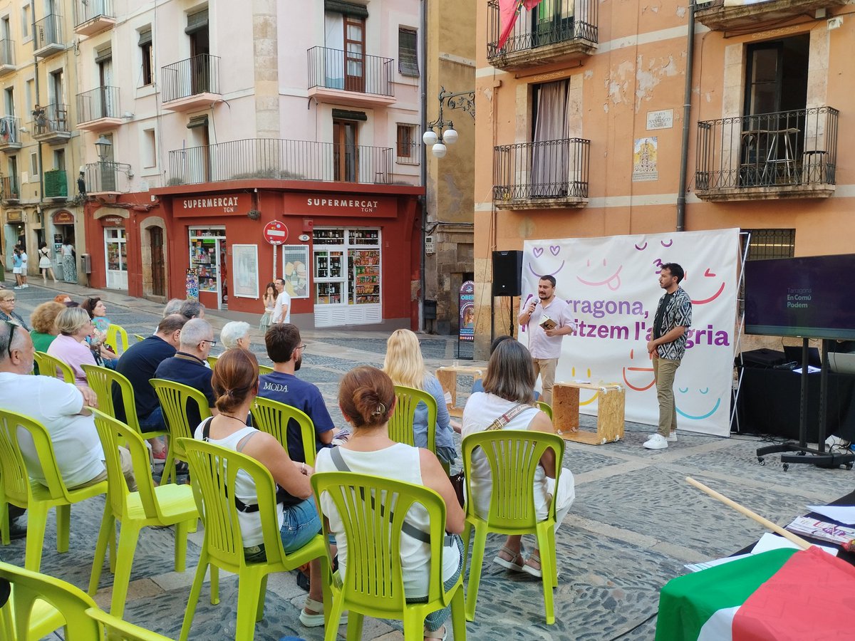 tere ortega sarlé (@tereortega) on Twitter photo Acte per fer balanç dels dos anys de mandat a l'ajuntament d'<a href="/EnComuPodemTGN/">En Comú Podem Tarragona</a> a la plaça de les Cols
<a href="/jordi_collado/">Jordi Collado 🔻</a>
i <a href="/toni_carmona_/">Toni Carmona</a> consideren que 's'ha aconseguit canviar tendència en habitatge' i defensen que 'encara queda molta feina per fer'
Informa <a href="/tarragonaradio/">Tarragona Ràdio 🟣</a> Acte per fer balanç dels dos anys de mandat a l'ajuntament d'<a href="/EnComuPodemTGN/">En Comú Podem Tarragona</a> a la plaça de les Cols
<a href="/jordi_collado/">Jordi Collado 🔻</a>
i <a href="/toni_carmona_/">Toni Carmona</a> consideren que 's'ha aconseguit canviar tendència en habitatge' i defensen que 'encara queda molta feina per fer'
Informa <a href="/tarragonaradio/">Tarragona Ràdio 🟣</a>