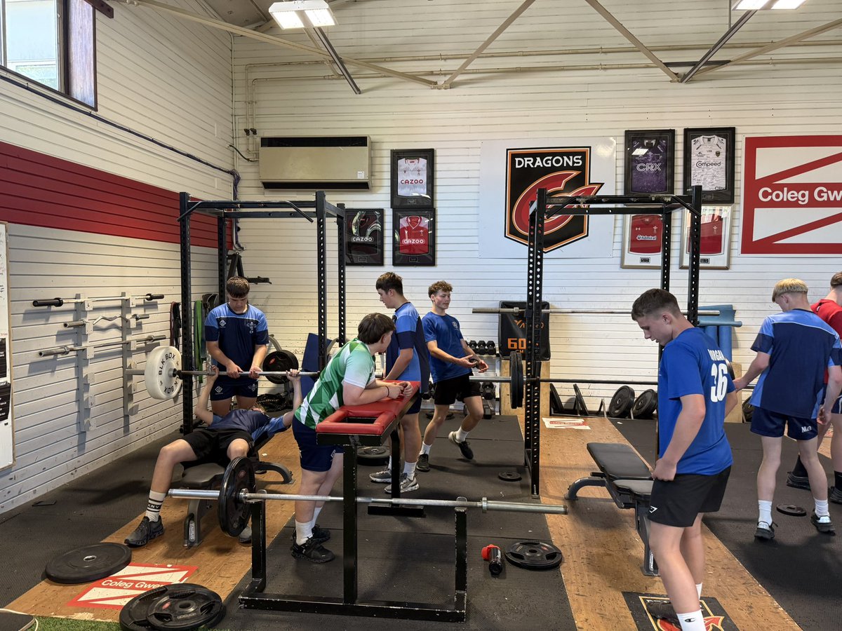 𝙋𝙍𝙀𝙎𝙀𝘼𝙎𝙊𝙉 𝙏𝙀𝙎𝙏𝙄𝙉𝙂

Huge thank you to <a href="/coleggwent/">Coleg Gwent</a> for hosting our Dewar Shield squad this evening, Boys working hard in both the Gym &amp; On Field!💪🏼🥵

Huge efforts to start the block off 🫡

#WeAreIslwyn | #UppaSlwyn 🔥