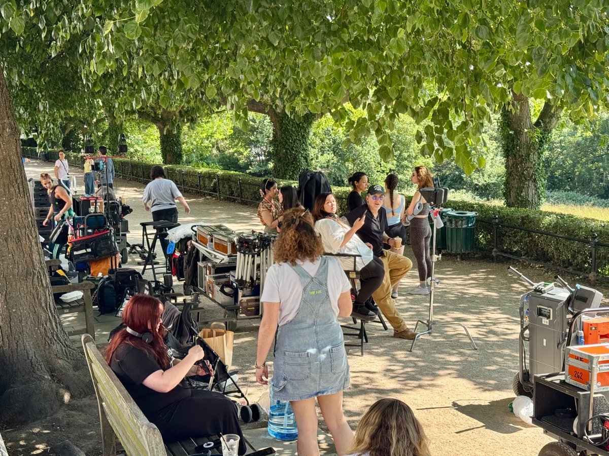 Earlier today filming for Netflix’s Geek Girl season 2 took place on #Richmond Hill 🎬

The show’s star Emily Carey was on set.