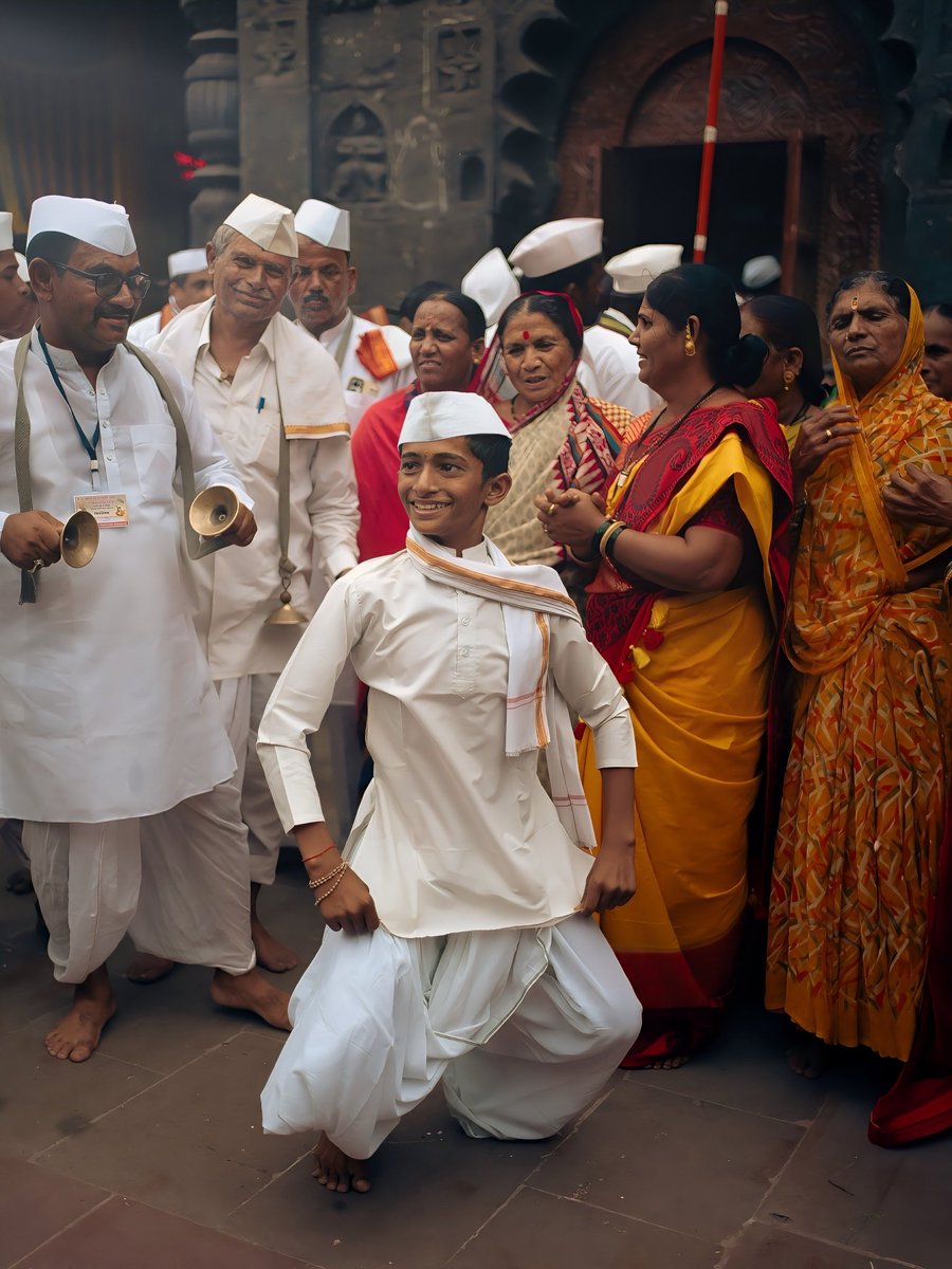 haram_khor_'s tweet photo. Photos I Took In Pandharpur Waari Dehu. https://t.co/rSckHj9oXL