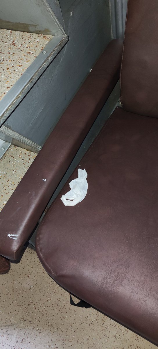 Rahul34a's tweet photo. This is the condition of First AC coach while we boarded from Delhi Safdarjung Station towards Ujjain in train number 22942/INDB SF EXP with PNR Number 2715681590. No one is listening only doing formalities 

@RailMinIndia @Railminister1 @SunilVarshney_ https://t.co/b5I3UvqfLy