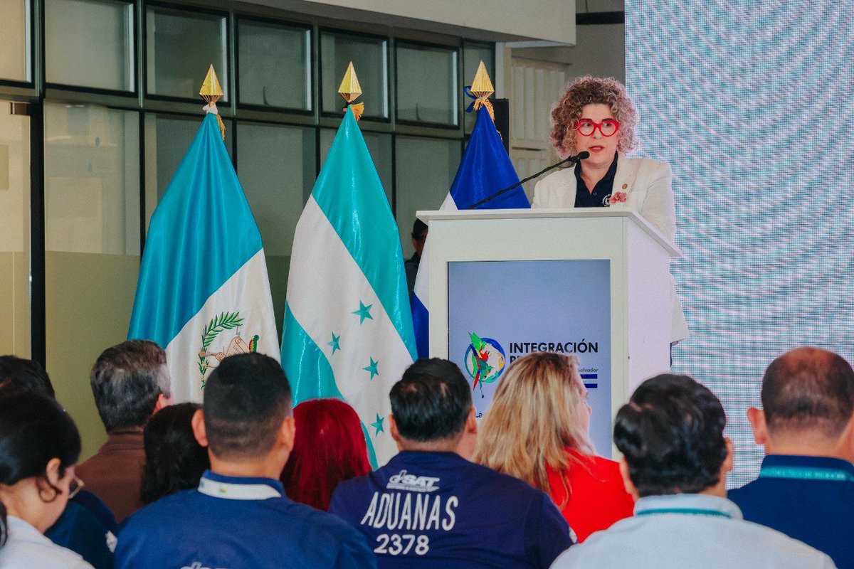 #DeDinero La titular del Ministerio de Economía de Guatemala (<a href="/MINECOGT/">Ministerio Economía</a>), Gabriela García (<a href="/GGarciaMineco/">Gabriela García</a>), destacó que «hoy es un día histórico para ambos países» luego del inicio de las  operaciones integradas en las aduanas de Anguiatú – La Ermita.