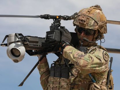 المنافسة التقنية بين الصين وأمريكا إذا دخلت الحرب 

تتمحور المنافسة بين الولايات المتحدة والصين حول الذكاء الاصطناعي، أشباه الموصلات، والتكنولوجيا العسكرية، أهمها الطائرات المسيرة. 

إذا دخلت أمريكا حرب إيران-إسرائيل  فإن: 

استنزاف الموارد: التدخل العسكري سيصرف الاستثمارات