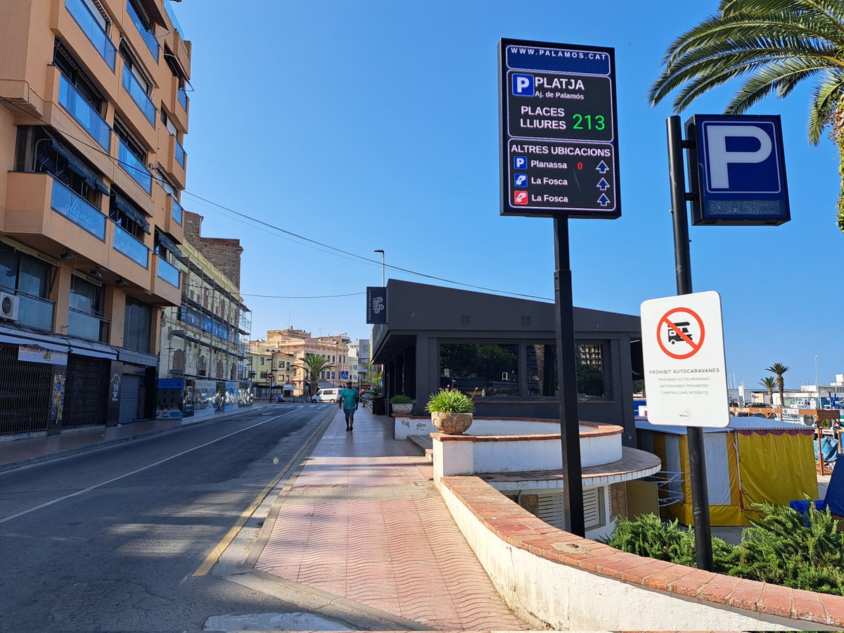 L’Àrea de Mobilitat edita un tríptic per informar de les places d’estacionament existents, adreçada principalment a les persones que visiten #Palamós a l’estiu 🅿️🚗

“Aparcar a Palamós” situa les zones on s’ubiquen 1.600 places d’aparcament gratuït.

infopalamos.cat