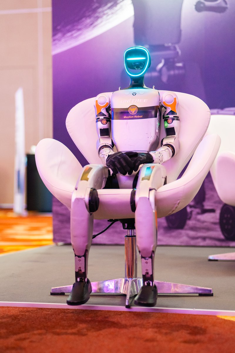 Good morning #SuperAI ☀️

Get out of bed! Weston wants to play 🤖