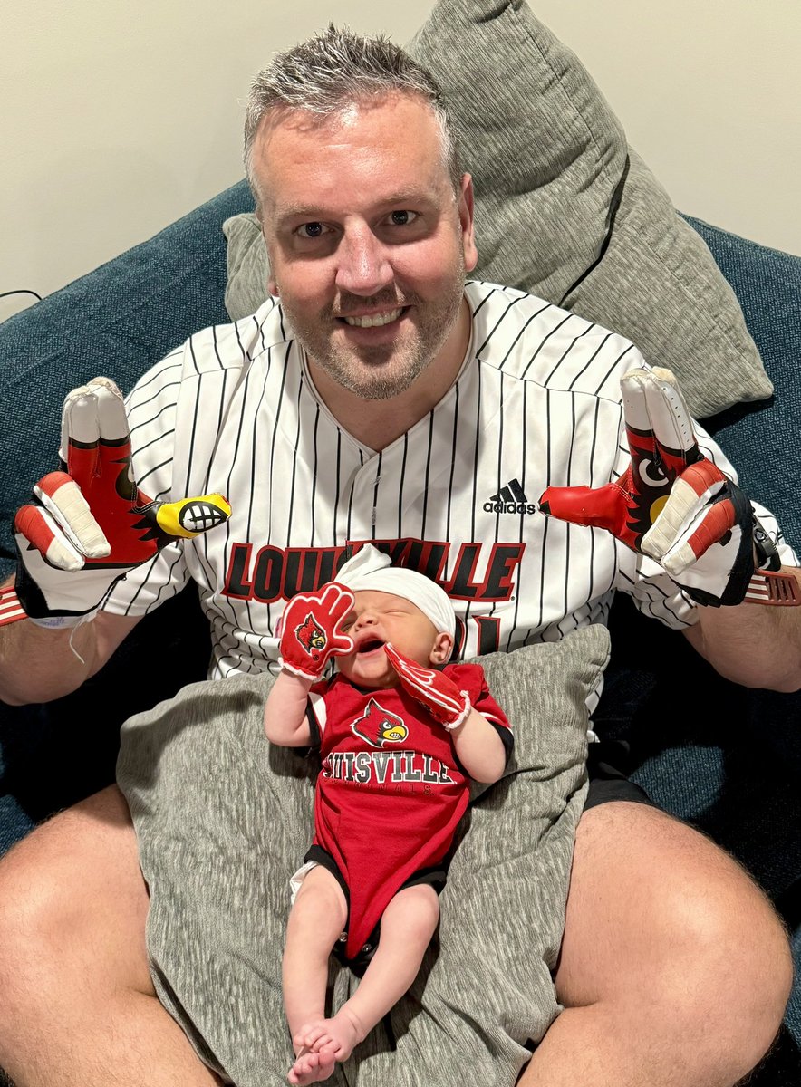 LETS GO CARDS!!! Let’s bring in another  win and get Sofie Leigh to 3-0 #L1C4 #ScoresForSofie <a href="/LouisvilleBSB/">Louisville Baseball</a>