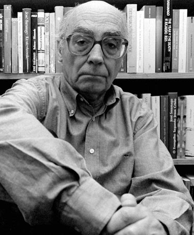 Sekulan baino apraposagoak hitz hauek, bizitzen ari garen garai bortitz eta inposatzaile hauetan
José Saramagok esana:
" Ikasi dut iñor konbentzitzen ez saiatzea.
Konbentzitze lan hori, errespetu falta bat da, bestea kolonizatu nahi izatearen saiakera da " 🌿