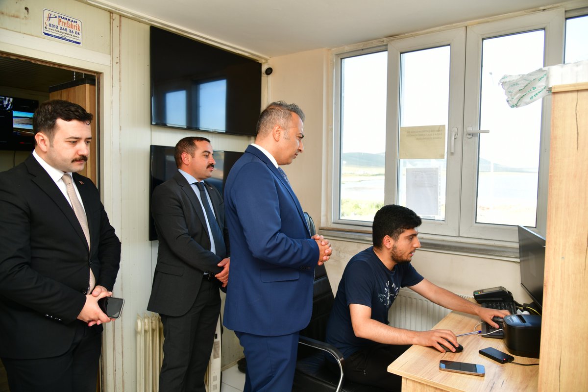 Ardahan Valiliği (@ardahanvaliligi) on Twitter photo Valimiz <a href="/HayrettinnCiCEK/">Hayrettin Çiçek</a>, Çıldır Aktaş Gümrük Kapısı güzergahında Valiliğimiz İl Özel İdaresi bünyesinde faaliyet yürüten Tır Parkı tesislerini denetledi.
Vali Yardımcısı Semih Cembekli ile birlikte Tır Parkı’na giden Valimiz, Tır parkının fiziki durumunu, güvenlik sistemlerini Valimiz <a href="/HayrettinnCiCEK/">Hayrettin Çiçek</a>, Çıldır Aktaş Gümrük Kapısı güzergahında Valiliğimiz İl Özel İdaresi bünyesinde faaliyet yürüten Tır Parkı tesislerini denetledi.
Vali Yardımcısı Semih Cembekli ile birlikte Tır Parkı’na giden Valimiz, Tır parkının fiziki durumunu, güvenlik sistemlerini
