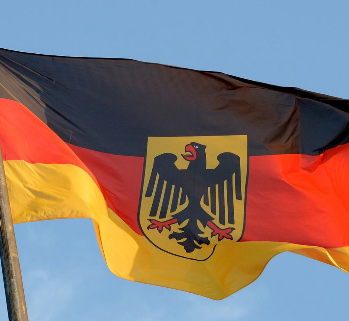 Achtung, Achtung, wer unser deutsches Wappentier benutzt könnte als „rechtsextrem“ eingestuft werden. Das ZDF macht es vor…….