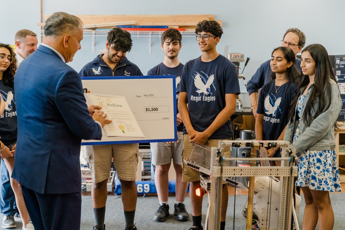 BethpageUFSD's tweet image. The Regal Eagles hosted local leaders for a demo day in their lab! 🦅🤖 Big thanks to @optimum for the support and donation, and to Supervisor Saladino &amp;amp; Senator Rhoads&apos; office for recognizing the team’s impact. #FIRSTRobotics #STEM #WeAreBethpage #RegalEagles