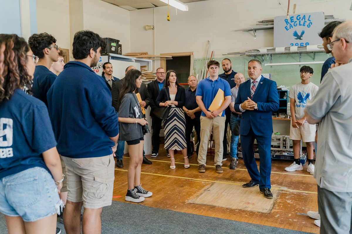 BethpageUFSD's tweet image. The Regal Eagles hosted local leaders for a demo day in their lab! 🦅🤖 Big thanks to @optimum for the support and donation, and to Supervisor Saladino &amp;amp; Senator Rhoads&apos; office for recognizing the team’s impact. #FIRSTRobotics #STEM #WeAreBethpage #RegalEagles