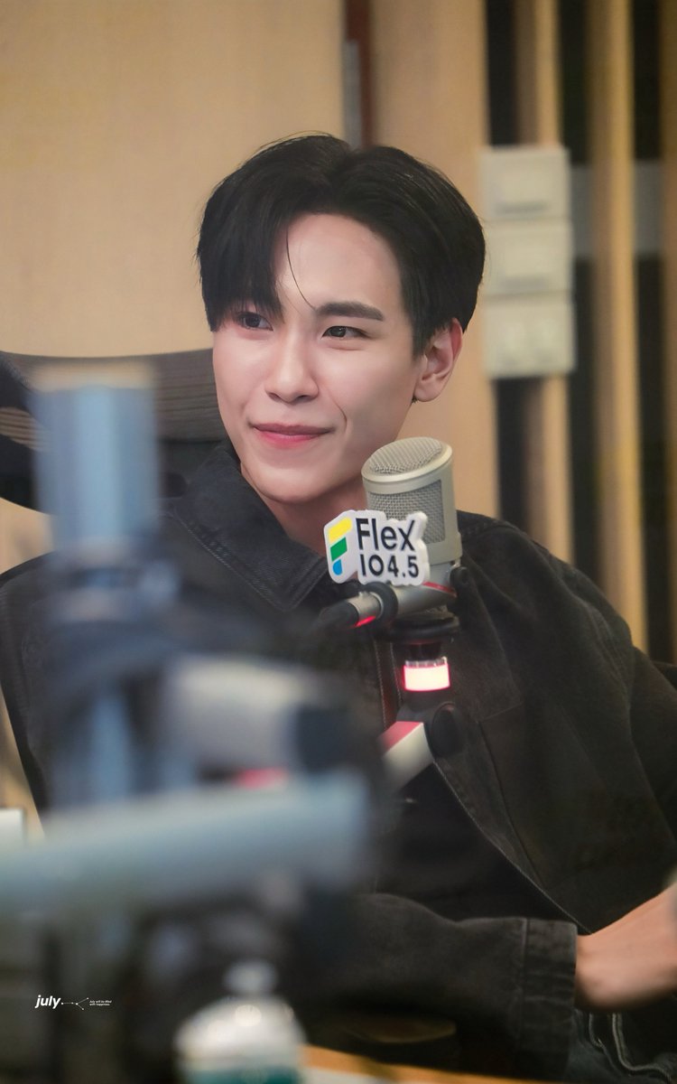 : 🫢🤭 

ㅡ

JUNIORMARK PRESSTOUR

#JuniorMarkFanconPressTour
#Flex1045xJuniorMarkFANCON 
#junniorrs