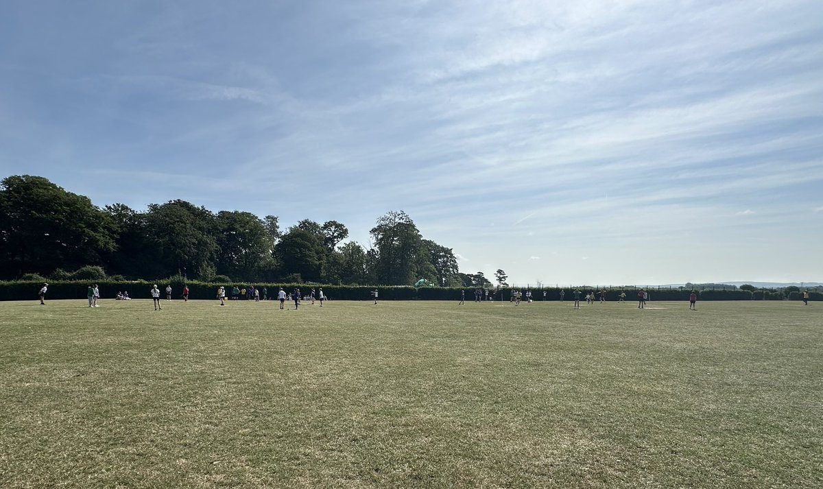 The year 6 pupils from St Leonard’s and Southfields came over today for a rounders tournament. Both schools showed excellent knowledge of the rules and played brilliantly. 
1st - St Leonard’s 1 🥇
2nd - Southfield 1 🥈
3rd - Southfield 2 🥉
4th - Southfield 3
5th - St Leonard’s 2