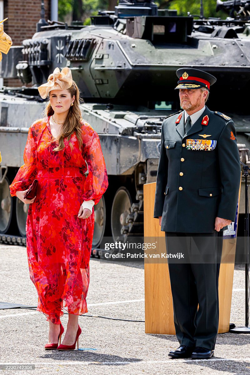 King Willem-Alexander, accompanied by Princess Catharina-Amalia, presented the new standard to the Hussar Regiment Princess Catharina-Amalia during a ceremonial event at the Prince Bernhard Barracks in Amersfoort on June 18, 2025!🤩