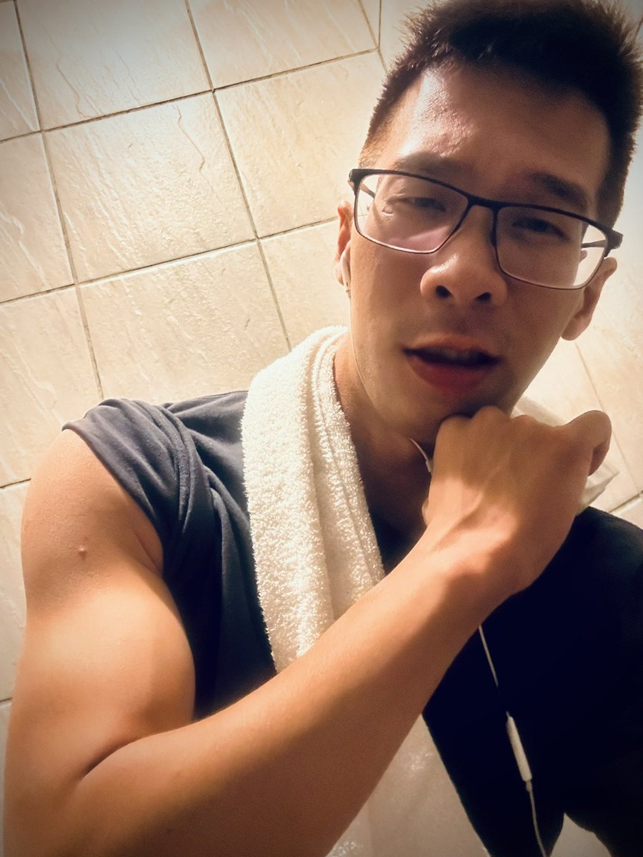 49天的休息跟消聲於世界

慢慢浮出水面了

我很想念我的粉絲們嗚嗚

（我在努力剪泰國的片了啦）