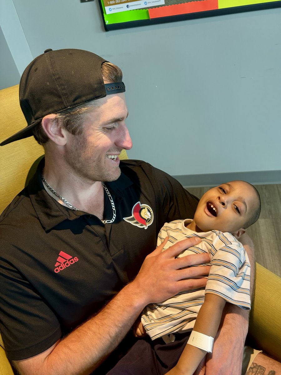 RNeilsonCH's tweet image. Thank you Kyle Turris for visiting with the kids at Roger Neilson Children's Hospice. Your kindness and smiles brought  joy to our guests.

It's always wonderful to see @Senators alumni give back and spend time at RNCH. 

#SensAlumni #CommunitySupport #ChildrensHospice