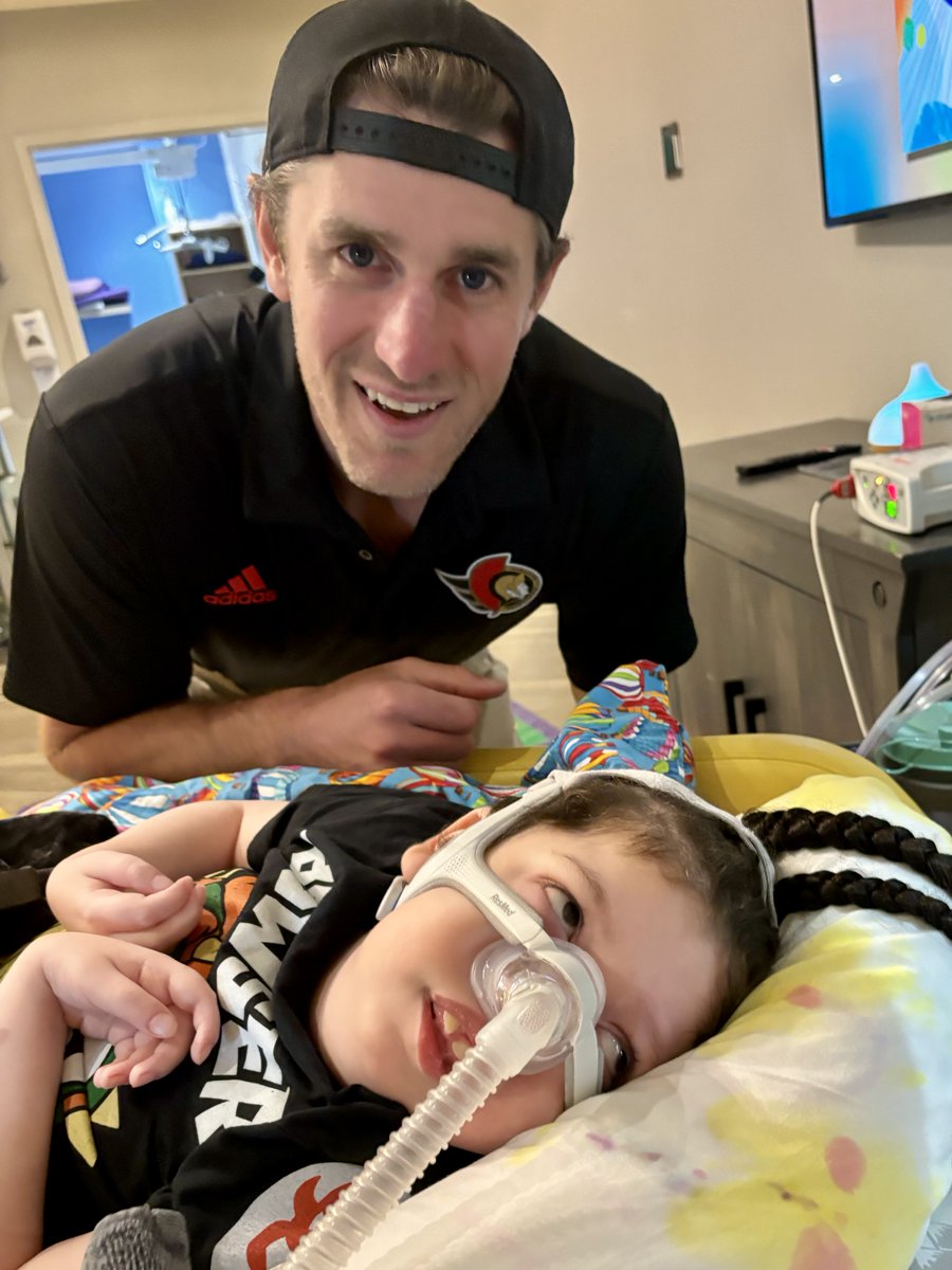 RNeilsonCH's tweet image. Thank you Kyle Turris for visiting with the kids at Roger Neilson Children's Hospice. Your kindness and smiles brought  joy to our guests.

It's always wonderful to see @Senators alumni give back and spend time at RNCH. 

#SensAlumni #CommunitySupport #ChildrensHospice