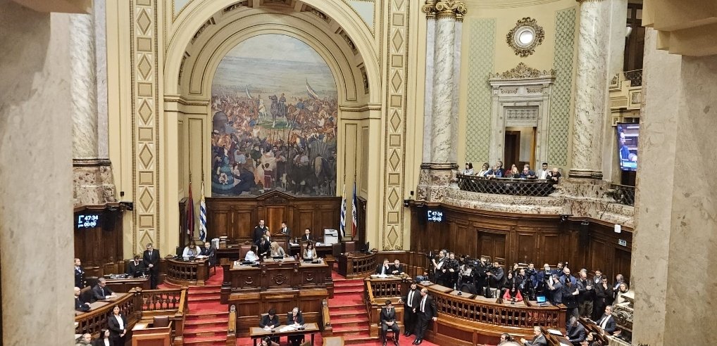 Homenaje que la Asamblea General rinde al exvicepresidente de la República y exsenador, Hugo Fernández Faingold.

"Valía la pena conocerlo y acompañarlo"
Gracias <a href="/Tabareviera/">Tabaré Viera</a>
<a href="/SenadoUy/">Senado Uruguay</a>