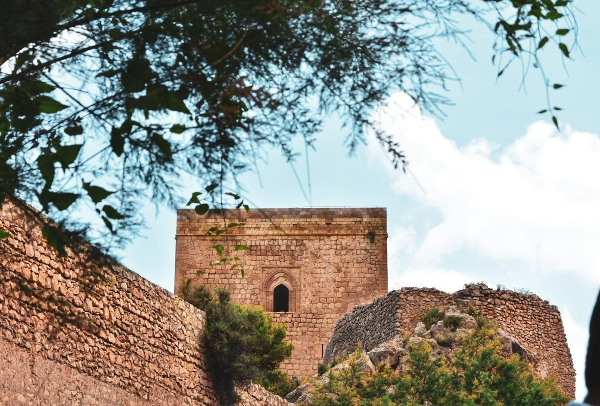 🏰 Vive la historia en el #CastilloDeLorca
Una fortaleza llena de leyendas, vistas únicas y magia en cada rincón. 💫

Un plan perfecto en el corazón de la #RegiónDeMurcia.
📲 Info y reservas 👉 lorcatallerdeltiempo.es

#VisitLorca #EscapadasConEncanto #ViajarPorEspaña
