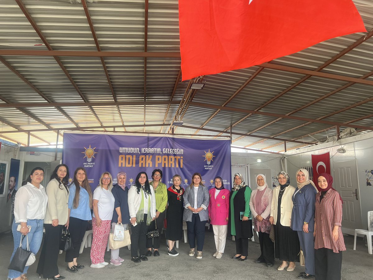 📍AK Parti Hatay İl Başkanlığı 

İl Kadın Kolları Başkanımız <a href="/avfatmagulcalim/">Av. Fatma Gül Çalım</a> ile birlikte İlçe Kadın Kolları Başkanlarımızla istişare ve değerlendirme toplantımızı gerçekleştirdik.

Toplantımızda Alınan kararların hayırlara vesile olmasını diliyorum.
