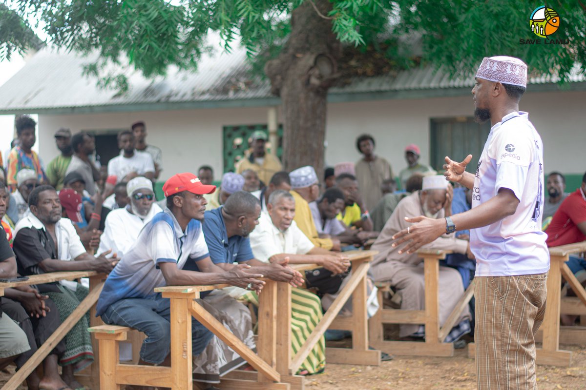savelamu's tweet image. Save Lamu, with @katibainstitute  &amp;amp; @naturaljustice , continues Community Barazas in Faza, Kizingitini, Ndau &amp;amp; Mkokoni.
Focus: the jointly proposed 35% for sustainable development fully backed by BMU reps.
Fishermen show strong support, united for inclusive progress.