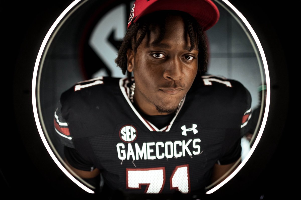 INSIDE CAROLINA 🤙🏻 (@gamecocksinside) on Twitter photo #TRENCHES
Come on home and let's make HISTORY!!!!
Darius Gray 5⭐️(<a href="/dariusgrayy_/">DG</a> )
Zyon Guiles 4⭐️(<a href="/guileszyon/">Zyon Guiles</a>)
Desmond Green 4⭐️(<a href="/DesmondGreen76/">Desmond Green</a>)
JB Shabazz 4⭐️(<a href="/JabianShabazz/">jbiselite</a>)
Kamari Blair 4⭐️(<a href="/KamariBlair64/">Kamari Blair</a>)
Anthony Baxter 3⭐️(<a href="/Abaxter2026/">Anthony Baxter</a>) #TRENCHES
Come on home and let's make HISTORY!!!!
Darius Gray 5⭐️(<a href="/dariusgrayy_/">DG</a> )
Zyon Guiles 4⭐️(<a href="/guileszyon/">Zyon Guiles</a>)
Desmond Green 4⭐️(<a href="/DesmondGreen76/">Desmond Green</a>)
JB Shabazz 4⭐️(<a href="/JabianShabazz/">jbiselite</a>)
Kamari Blair 4⭐️(<a href="/KamariBlair64/">Kamari Blair</a>)
Anthony Baxter 3⭐️(<a href="/Abaxter2026/">Anthony Baxter</a>)