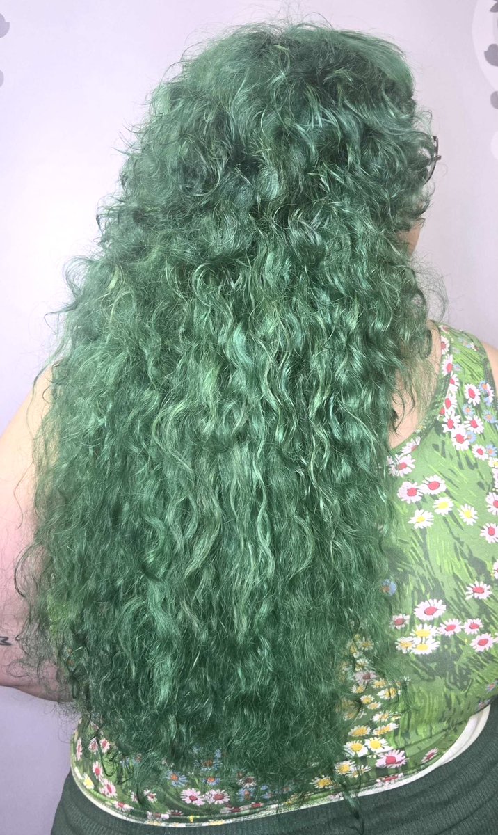 hairetics_salon's tweet image. Our Lisa is showing off her #WeftExtensions skills again! Custom colored and texture matching extensions are our favorite things. Call for your #MermaidHair today! 
#SFSalon #BeforeAndAfter