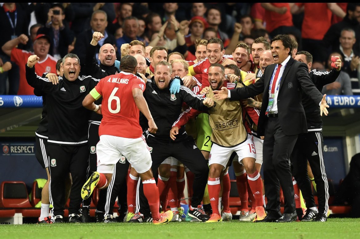 Can’t stress how much I love this photo from the Wales game against Belgium at Euro 2016.

It’s not one that gets talked about enough. Together Stronger amongst that team shone through, right from start to finish.

Nearly nine years on. A summer to remember. 🏴󠁧󠁢󠁷󠁬󠁳󠁿
