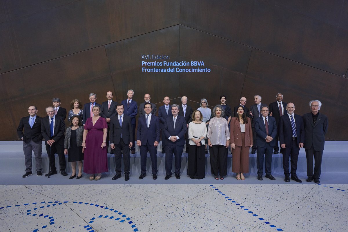 Los galardonados en los XVII #PremiosFronteras del Conocimiento han llegado al <a href="/Euskalduna_eus/">Euskalduna Bilbao</a> donde se celebra el concierto homenaje 🎻🎶