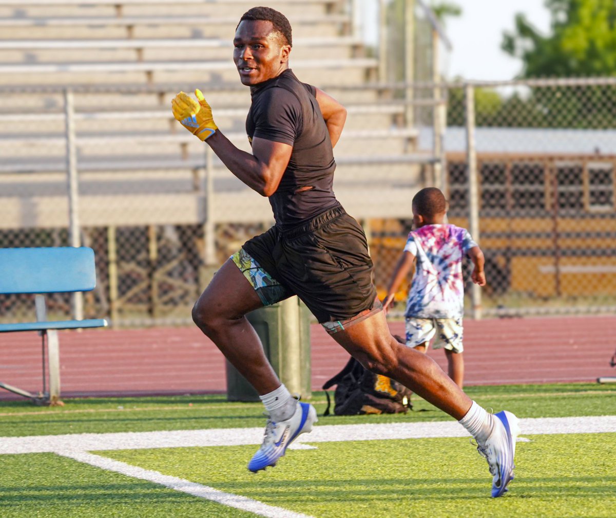 Summer ballin✴️ #StangHouse