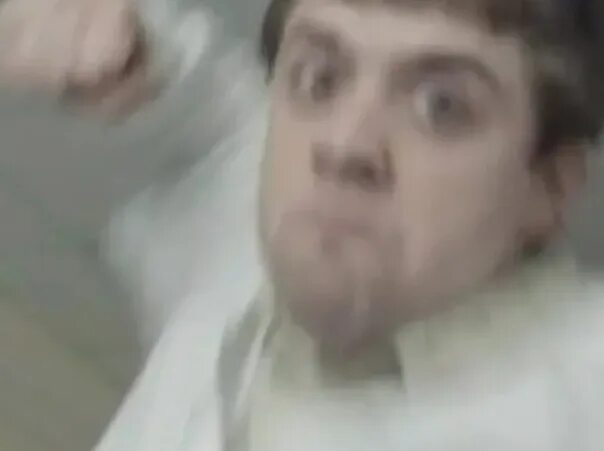 Искренне не понимаю, почему при существовании всех этих крутых технологий всё ещё делают микроволновки, которые пищат при нажатии кнопок и КОТОРЫЕ БЛЯТЬ НЕВОЗМОЖНО ТИХО ЗАКРЫТЬ???? я иду греть еду на ночь? Мои соседи определённо узнают об этом.