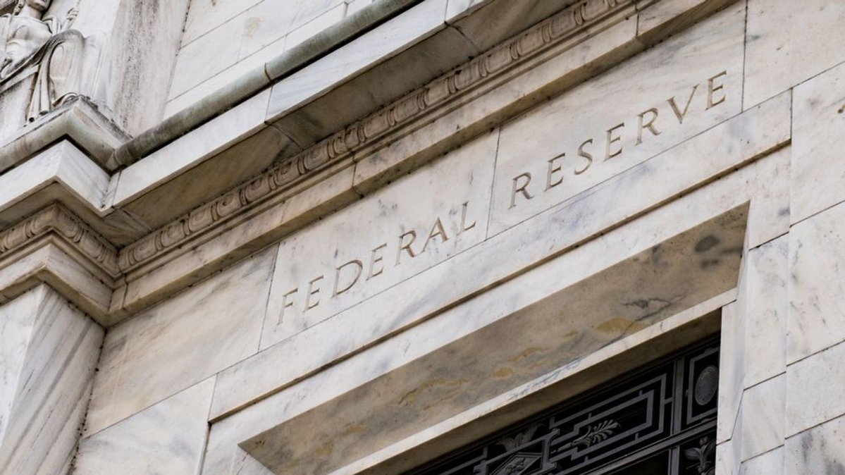 Gold remains flat on the day as Federal Reserve leaves rates unchanged; lowers growth and raises inflation expectations: (Kitco News) - The gold market is seeing some solid volatility below $3,400 an ounce as the Federal Reserve further lowers… kitco.com/news/article/2… #kitconews