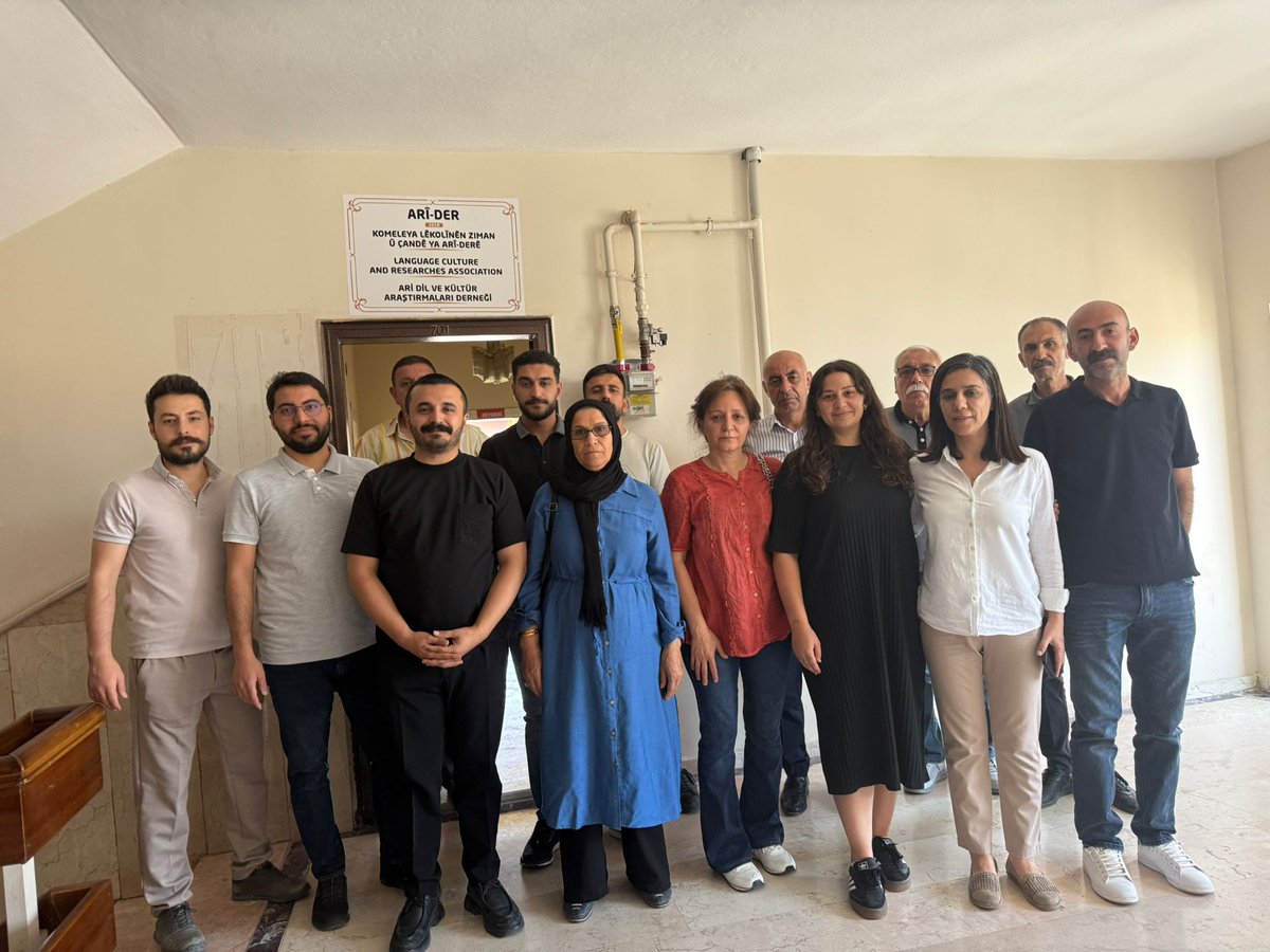 Dem parti Batman il yönetimimizle Arider, Bahar Kültür Merkezi, İHD ve ÖHD'ni ziyaret ettik. Barışı ve Demokrasiyi büyütmek adına dayanışmanın umut dolu yarınları inşaa edeceğine inanıyoruz.