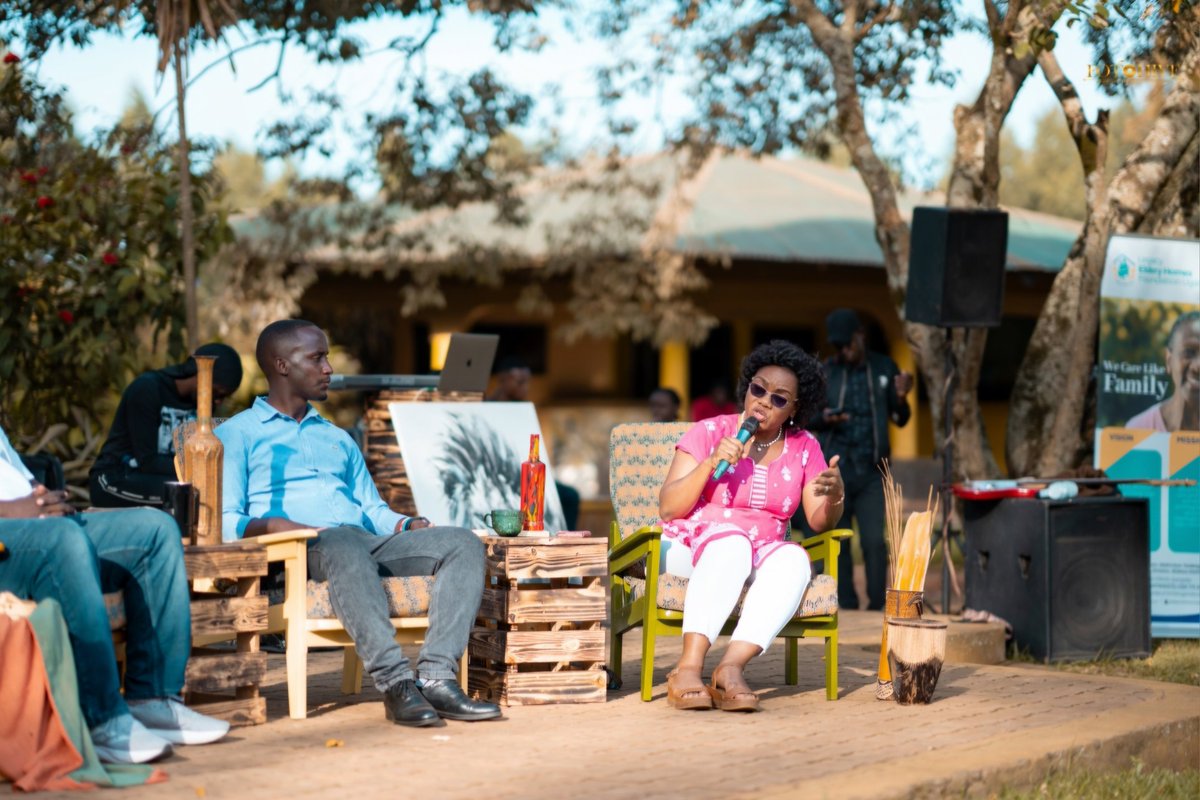 SoulFoundationU's tweet image. The open interaction between practitioners and the community—that’s where healing begins. 💬❤️
Their knowledge, our lived experiences… when we meet in the middle, real conversations happen.
#SoulPicnic2025 #SoulFoundationUg #BreakingSilence #MentalHealthUG #CommunityHealing