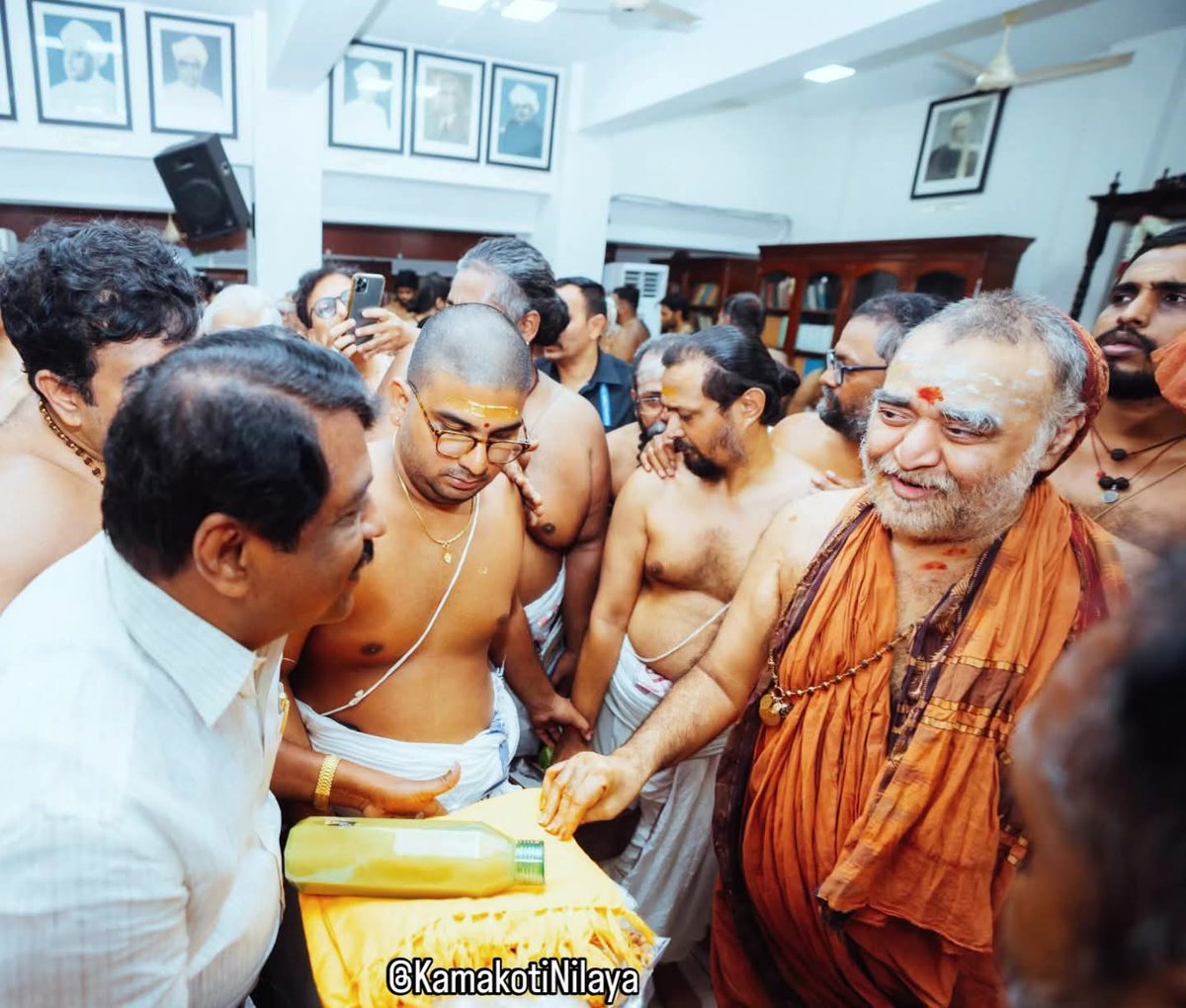 Kamakoti Nilaya (@kamakotinilaya) on Twitter photo TN BJP <a href="/BJP4TamilNadu/">BJP Tamilnadu</a> President Sh Nainar Nagendran <a href="/NainarBJP/">Nainar Nagenthiran</a> took the blessings of Jagadguru Shankaracharya Shri Shankara Vijayendra Saraswati Mahaswamigal of Moolamnaya Sarvajna Shri Kanchi Kamakoti Peetham <a href="/KanchiMatham/">KanchiMatham</a> in Chennai .
Jaya Jaya Shankara ๐
Hara Hara Shankara TN BJP <a href="/BJP4TamilNadu/">BJP Tamilnadu</a> President Sh Nainar Nagendran <a href="/NainarBJP/">Nainar Nagenthiran</a> took the blessings of Jagadguru Shankaracharya Shri Shankara Vijayendra Saraswati Mahaswamigal of Moolamnaya Sarvajna Shri Kanchi Kamakoti Peetham <a href="/KanchiMatham/">KanchiMatham</a> in Chennai .
Jaya Jaya Shankara ๐
Hara Hara Shankara