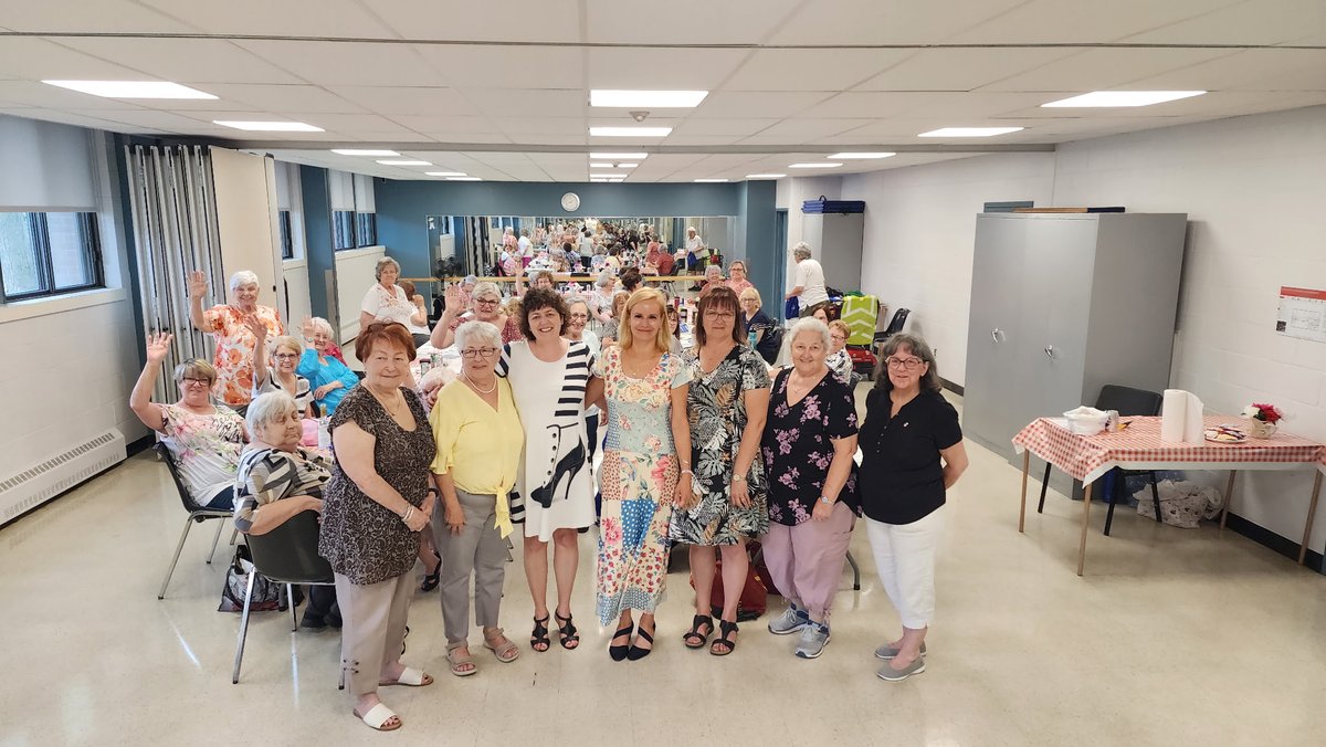 VSchmaltzCAQ's tweet image. Après-midi gourmand avec les membres du Cercle des fermières pour leur traditionnel méchoui! Un moment savoureux, rempli de sourires et de belles conversations. Merci pour votre accueil toujours aussi chaleureux - c'est un bonheur de vous retrouver!