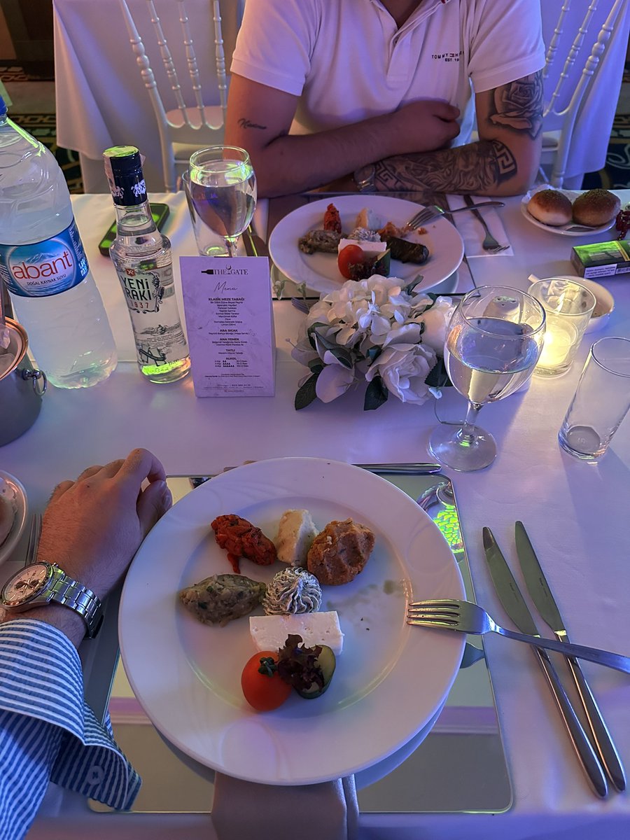 Olmayan şerefinize 🥂