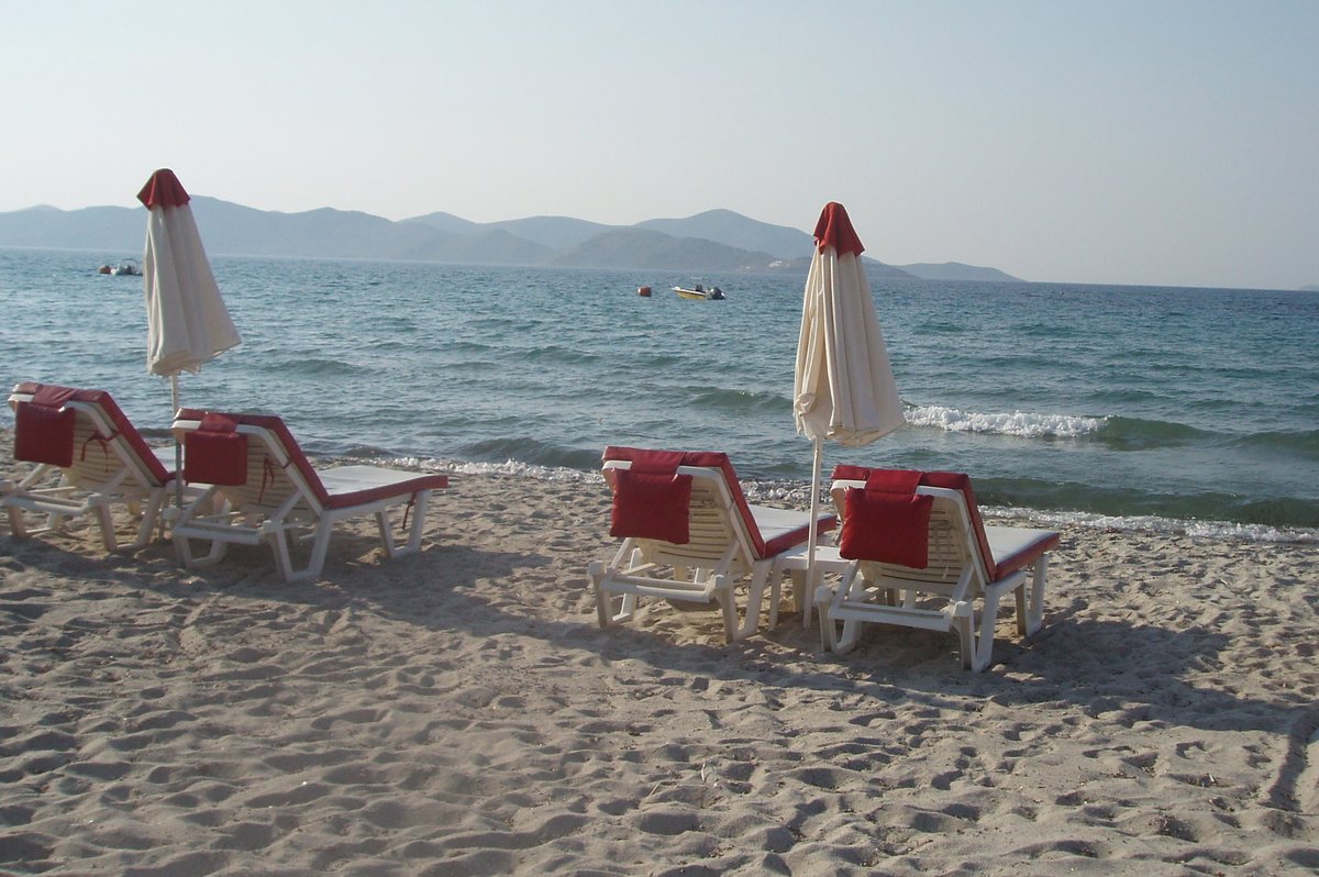 I've had a wonderful time today at Lina's Beach in Tingaki - this is the location I used for the cover of Beach Shorts (Aegean Sun Series #14)
#Kos #Greece #beachlife