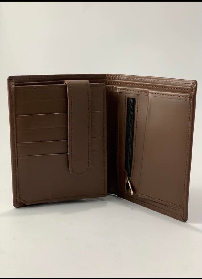 LeatherInvidia's tweet image. Every stitch tells a story.
At Leatherinvidia, we don’t just make leather goods — we craft pieces that carry character, purpose, and timeless style.
Custom-made. 

#LeatherWithSoul #ModernCraftsmanship #CustomLeather #HandmadeLuxury #LeatherStyle #B2BManufacturing #PrivateLabel