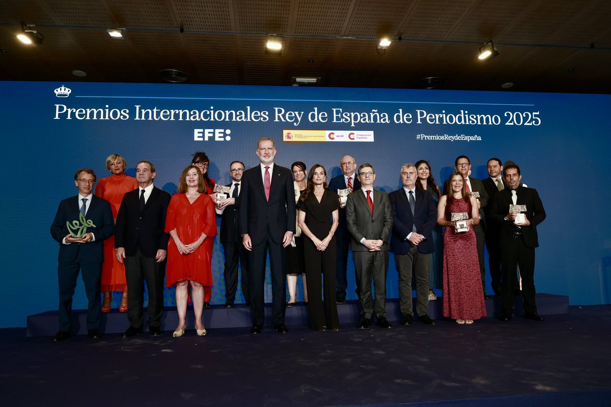 Los Reyes presiden la entrega de los Premios Internacionales “Rey de España” de Periodismo 2025, organizados por <a href="/EFEnoticias/">EFE Noticias</a> 
 y la <a href="/AECID_es/">AECID</a>, que tienen como protagonista la lucha por la libertad de prensa. #PremiosReyDeEspaña

➡️casareal.es/ES/Actividades…