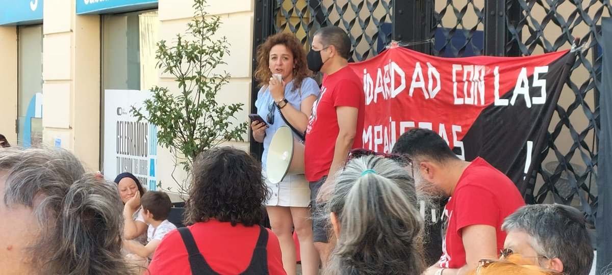 CCOO de León (@ccooleon) on Twitter photo Desde <a href="/CCOOLeon/">CCOO de León</a> apoyamos a las <a href="/6delaSuiza/">6 de la Suiza</a> y gritamos
👉No a la persecución sindical
👉Libertad para l@s compañer@s
👉Derogación de la ley mordaza
📢Hacer sindicalismo no es delito✊
#hacersindicalismononesdelito #libertad6delasuiza Desde <a href="/CCOOLeon/">CCOO de León</a> apoyamos a las <a href="/6delaSuiza/">6 de la Suiza</a> y gritamos
👉No a la persecución sindical
👉Libertad para l@s compañer@s
👉Derogación de la ley mordaza
📢Hacer sindicalismo no es delito✊
#hacersindicalismononesdelito #libertad6delasuiza