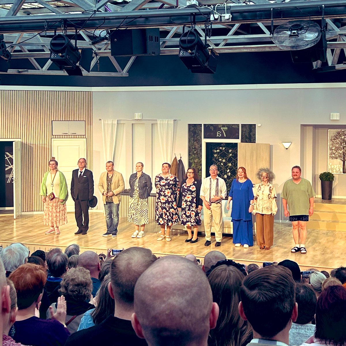 Haluatko nauraa vedet silmissä, unohtaa hetkeksi arjen haasteet ja viettää hulvattoman hyvän mielen illan? Mene Tampereen Komediateatteriin katsomaan ”Ilmasta rahaa”!
Mainio esitys 🎭

#Tampere #teatterikaupunki